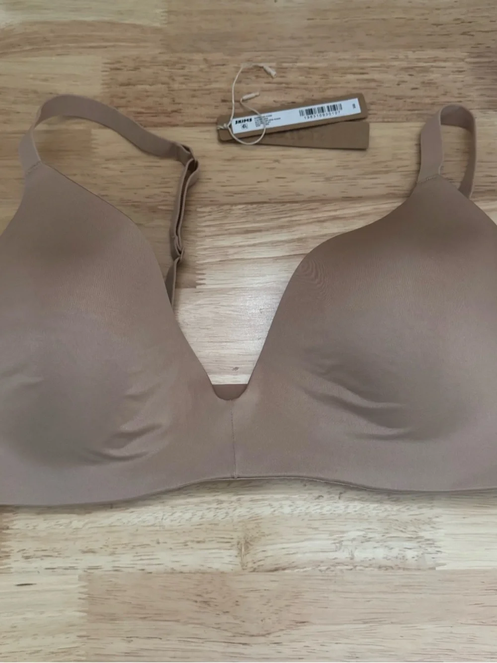 SKIMS Clay Wireless Form TShirt Bra - Picture 2 of 9